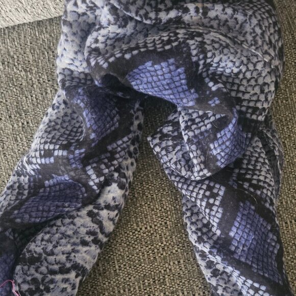 Accessories - Gorgeous infinity royal blue black snakeskin lightweight Geometric Boho scarf